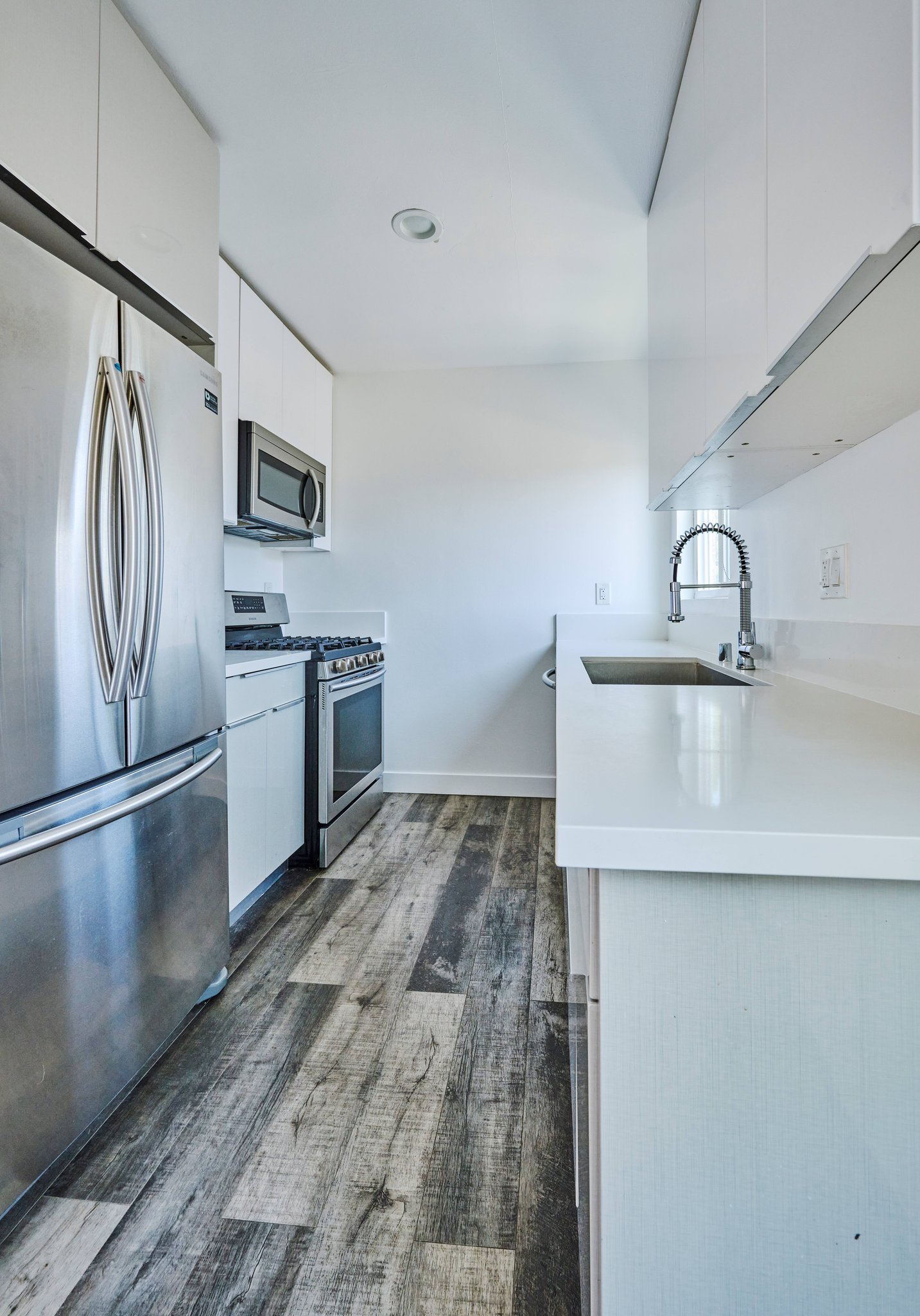 Los Angeles Apartment: 1333 W 36th Place