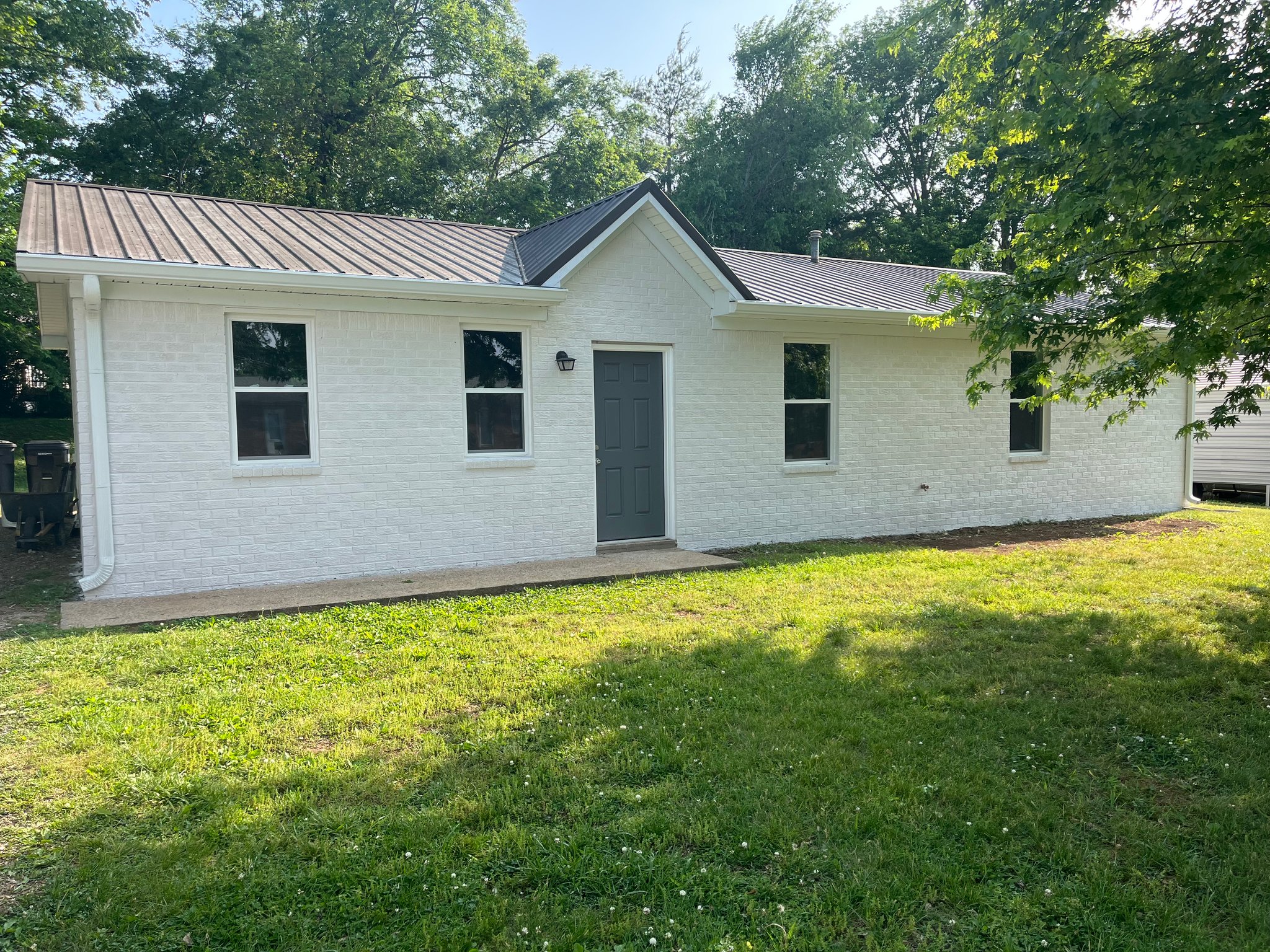 Columbia House: 108 Bandywood Ct
