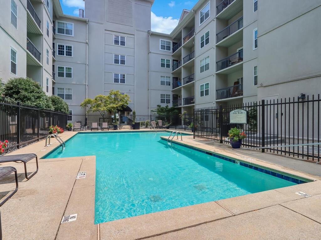 Atlanta Condo: 1074 Peachtree Walk NE