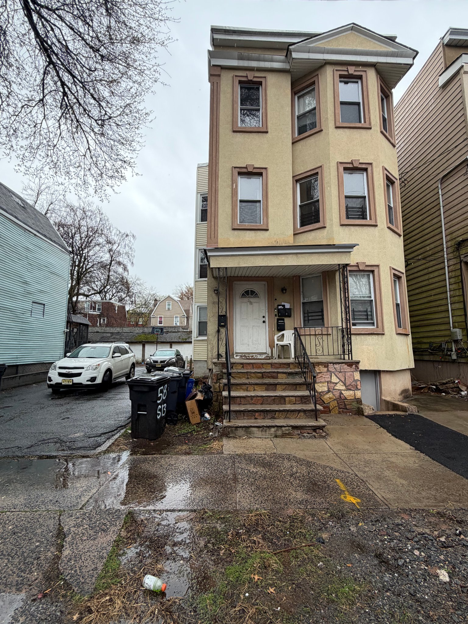 Newark Apartment: 58 S 13th St