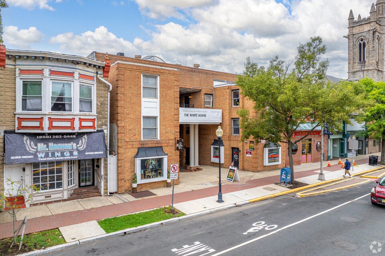 Woodbury House: 41 S Broad St