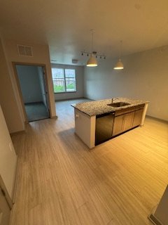 Alexandria Apartment: 2317 Huntington Ave