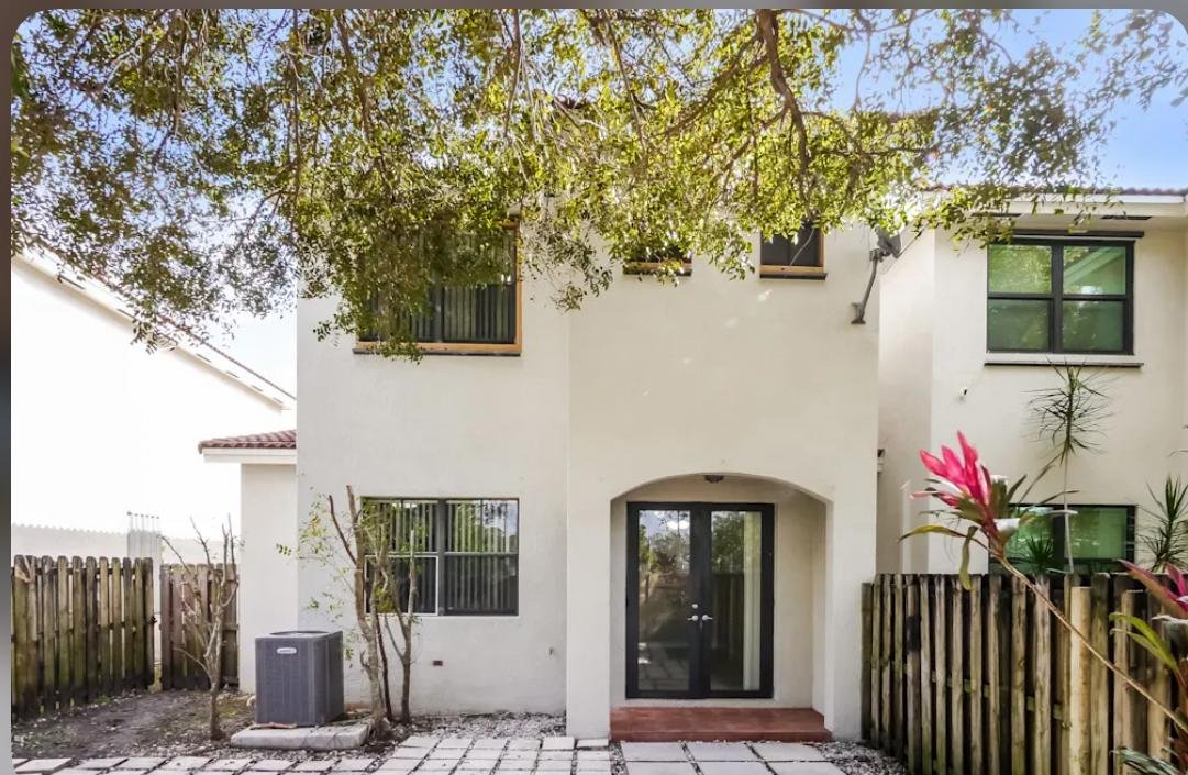 Miami Condo: 3720 SW 69th Ave, Miami, FL, 33155