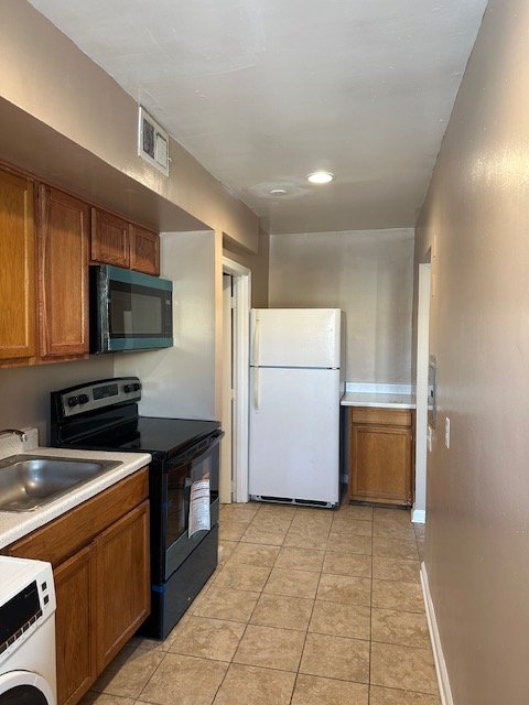 Washington Apartment: 1449 Olive St NE