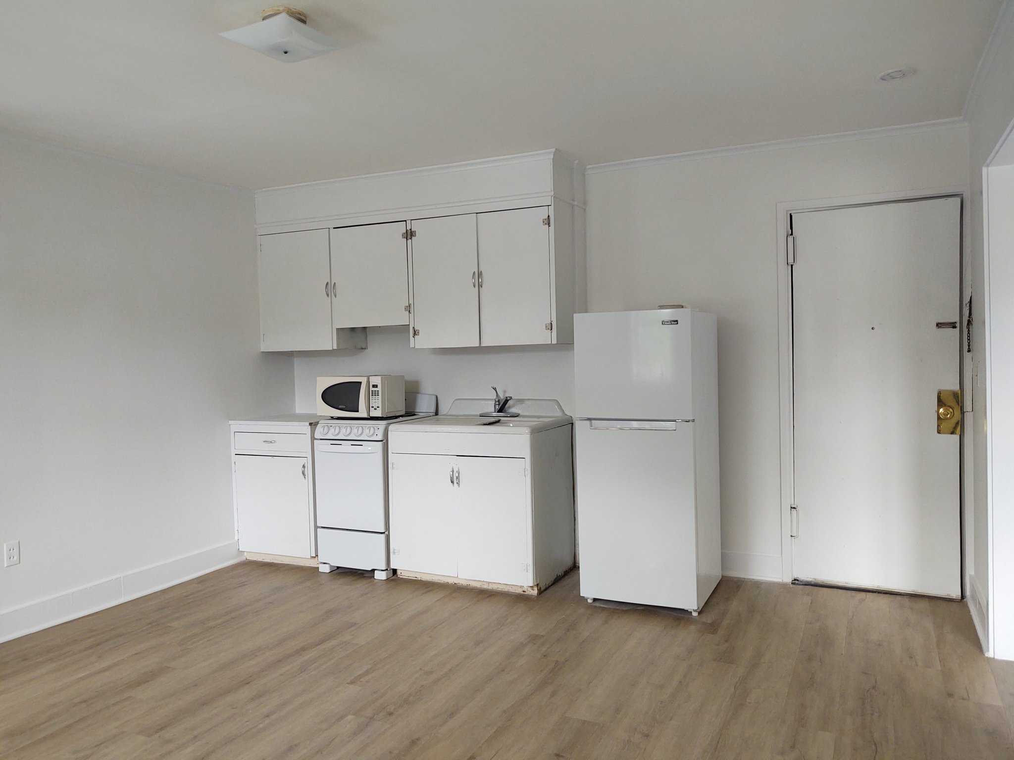 Dover Plains Apartment: 31 Wing Avenue