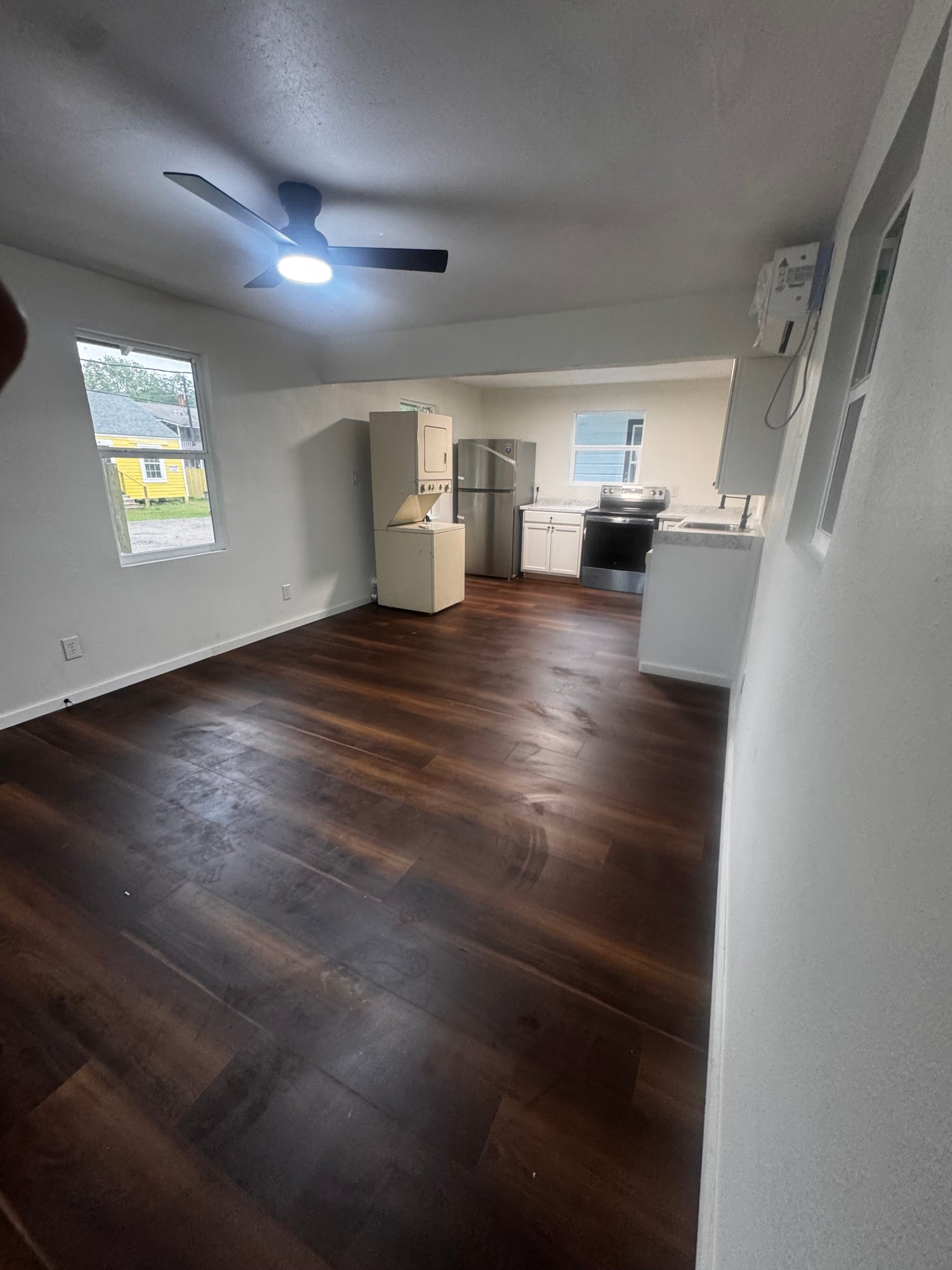 Nacogdoches House: 326 W College St