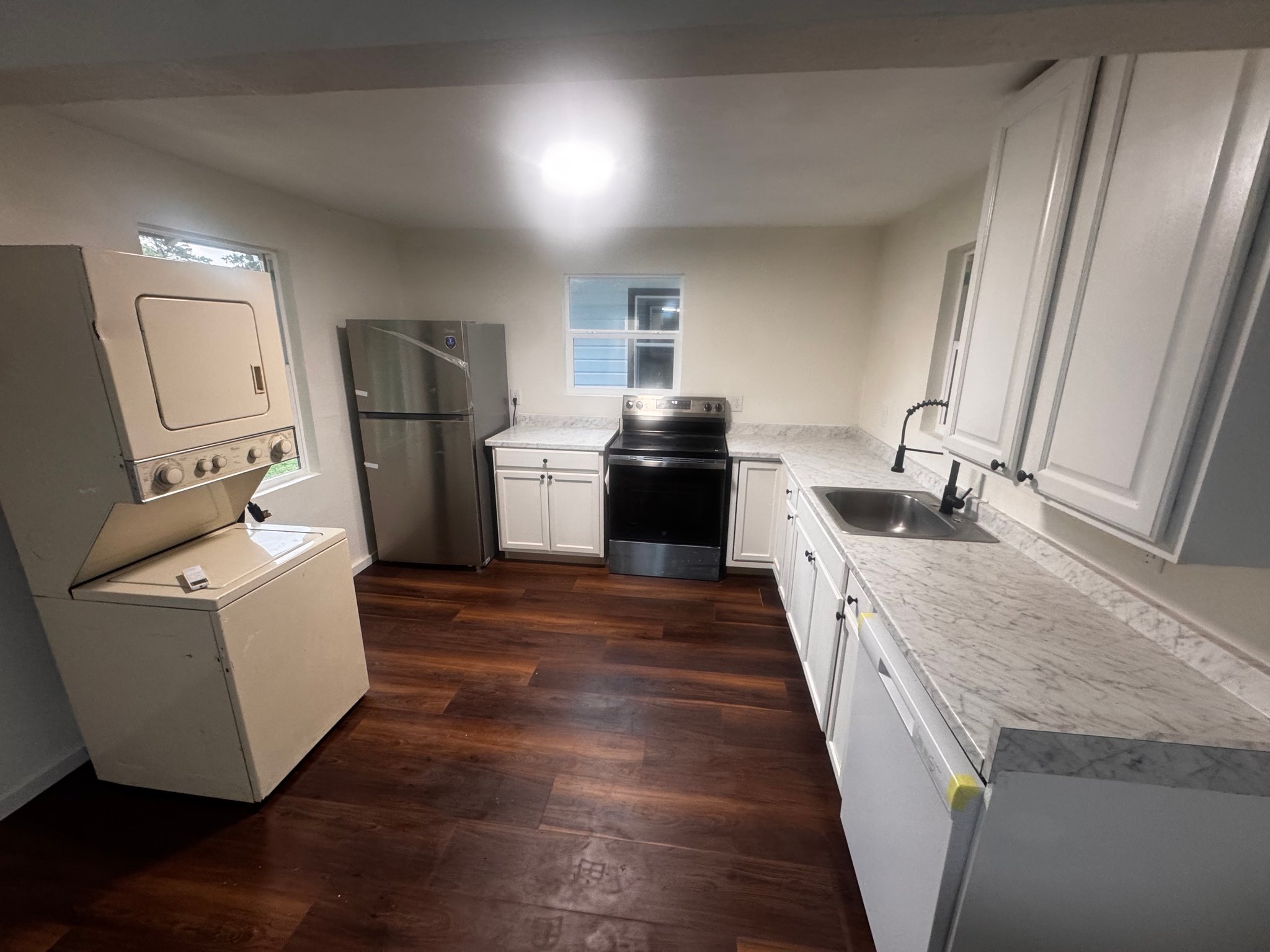 Nacogdoches House: 326 W College St