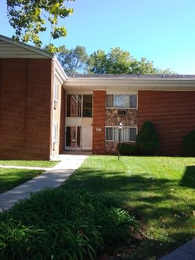 Glen Ellyn Apartment: 470 Saint Moritz Drive