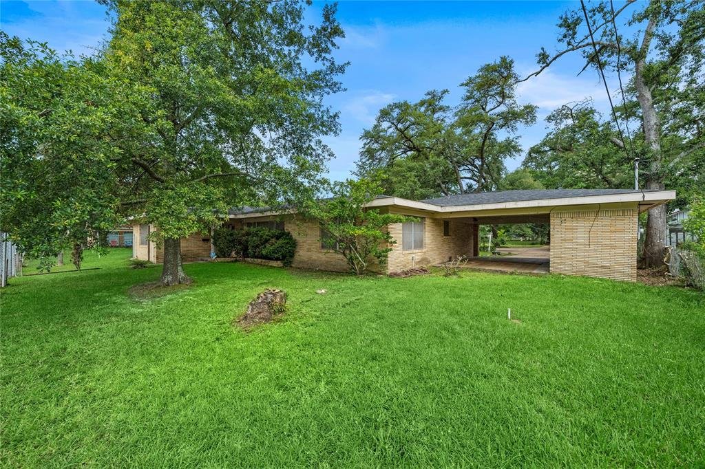 Conroe House: 202 Avenue J