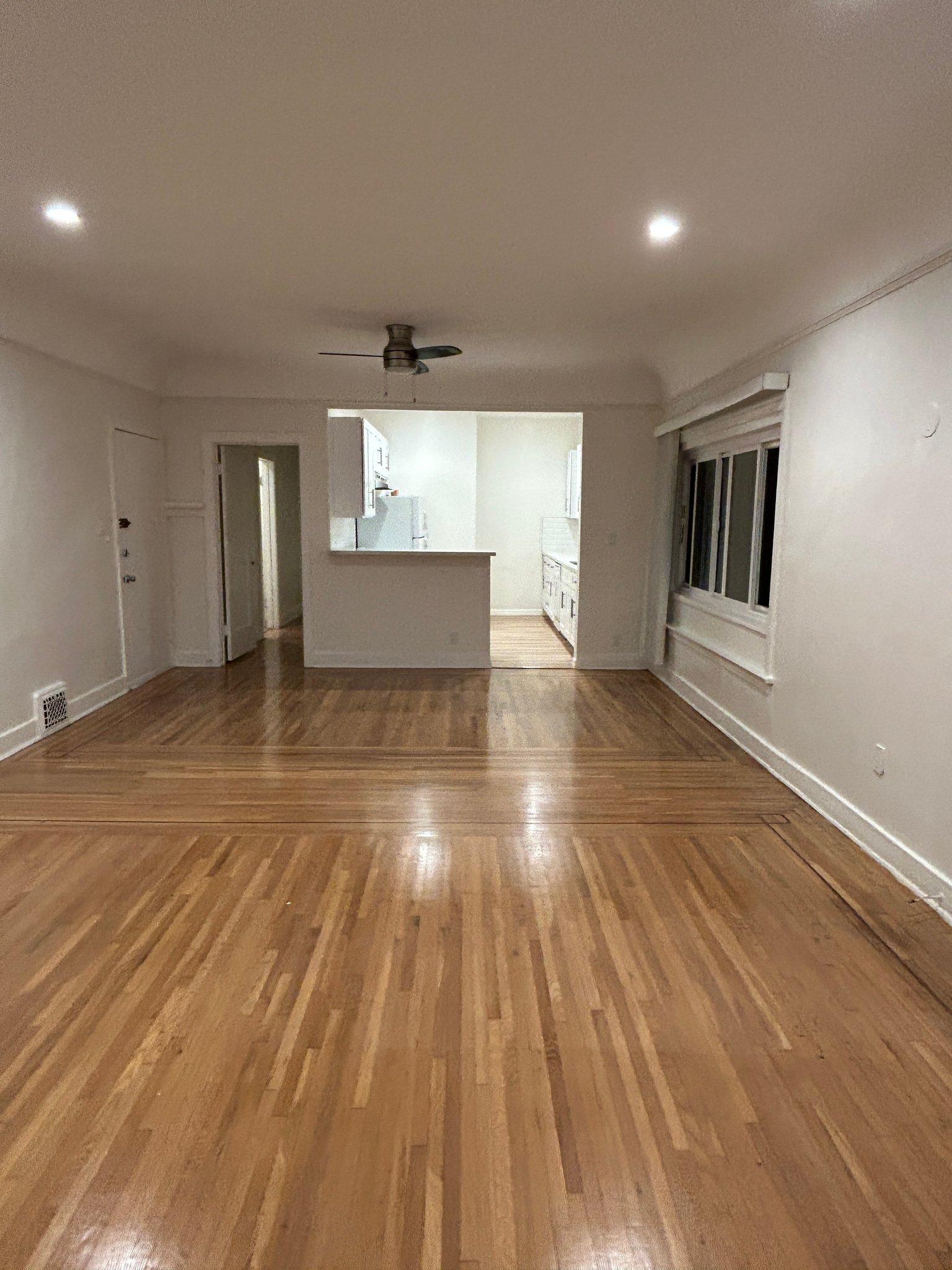 los Angeles Apartment: 642 1/2 N Genessee