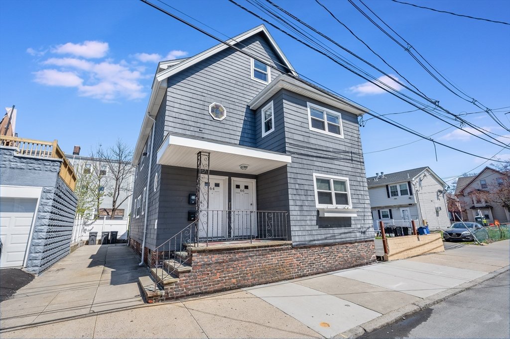 Chelsea Condo: 64 Parker St