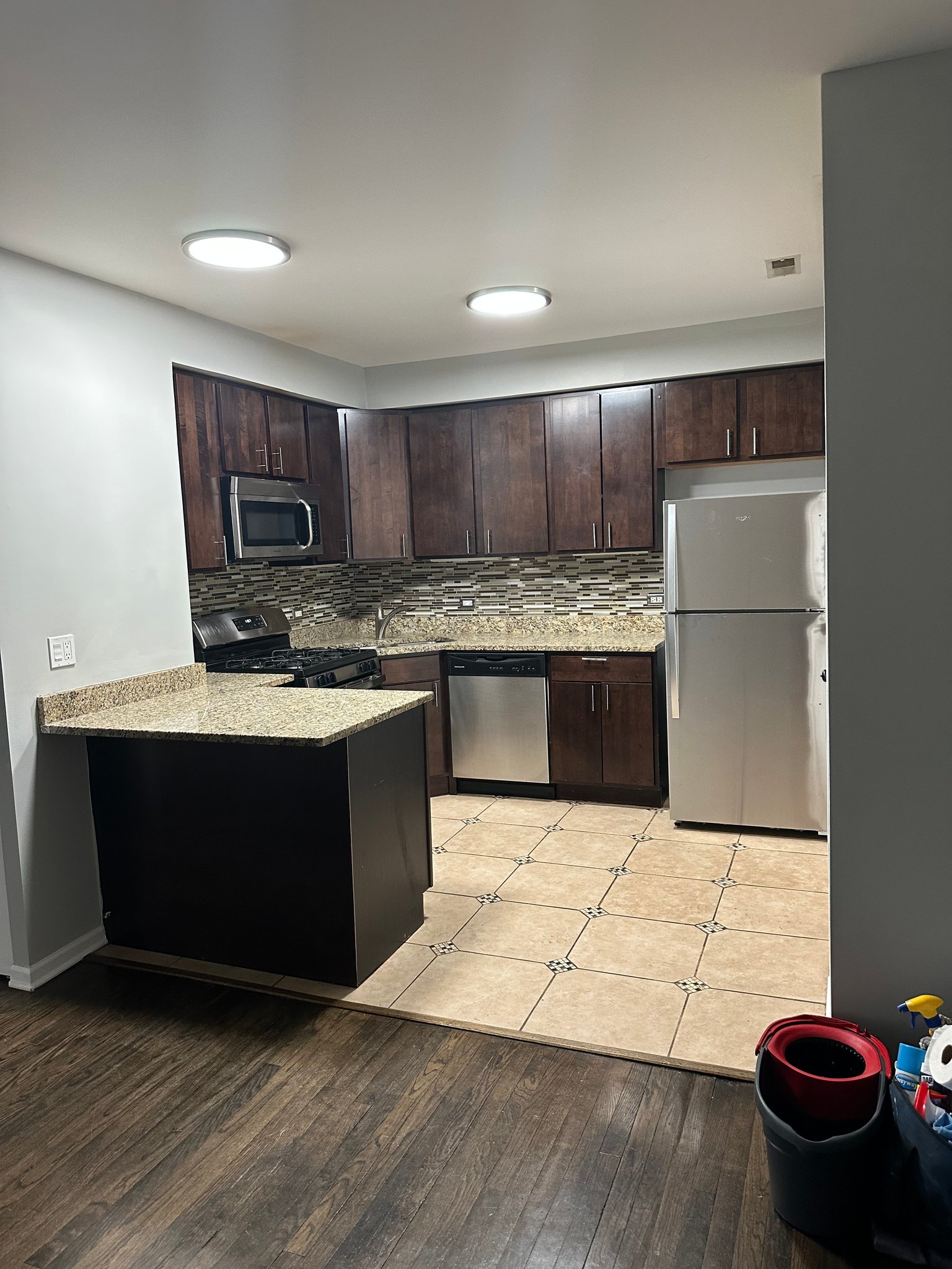 Chicago Apartment: 4501 N Milwaukee Ave