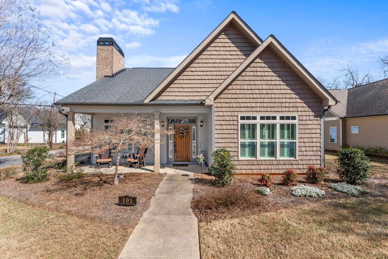 McDonough House: 101 Dean Circle