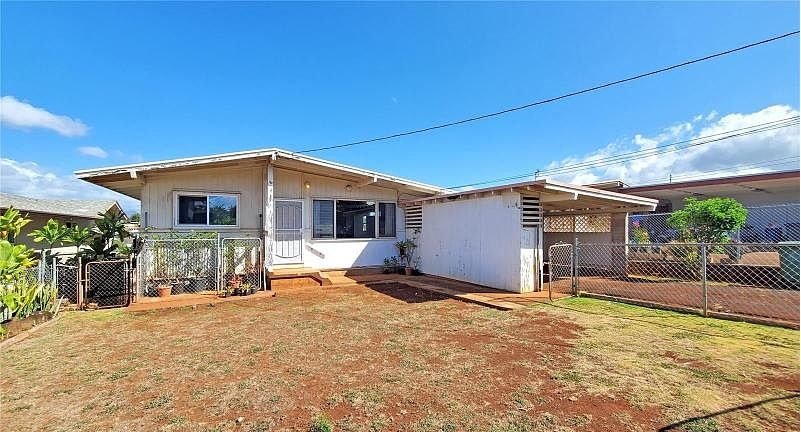 Pearl City House: 328 Hoomalu St