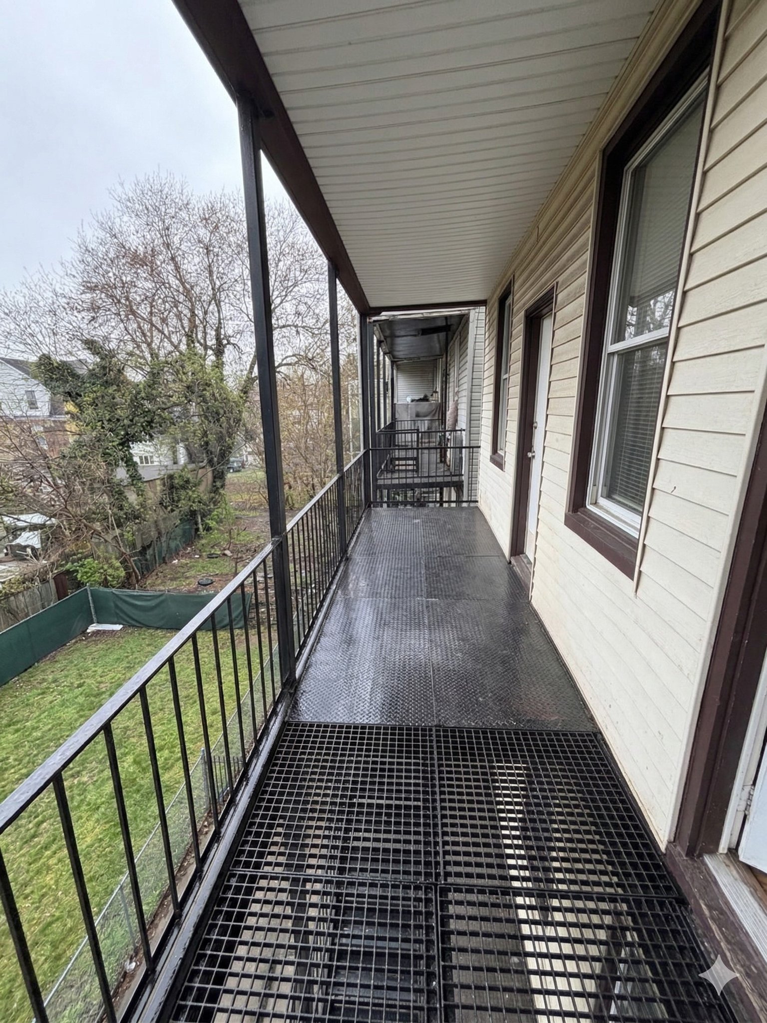 Orange Apartment: 154 Taylor St