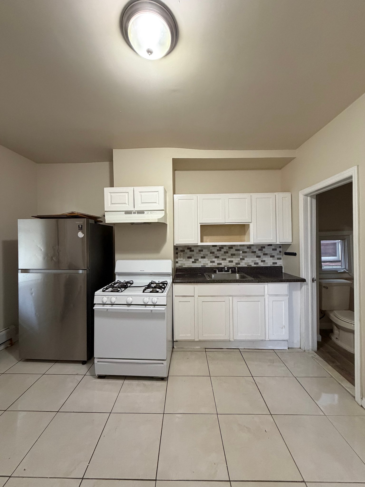 Orange Apartment: 154 Taylor St