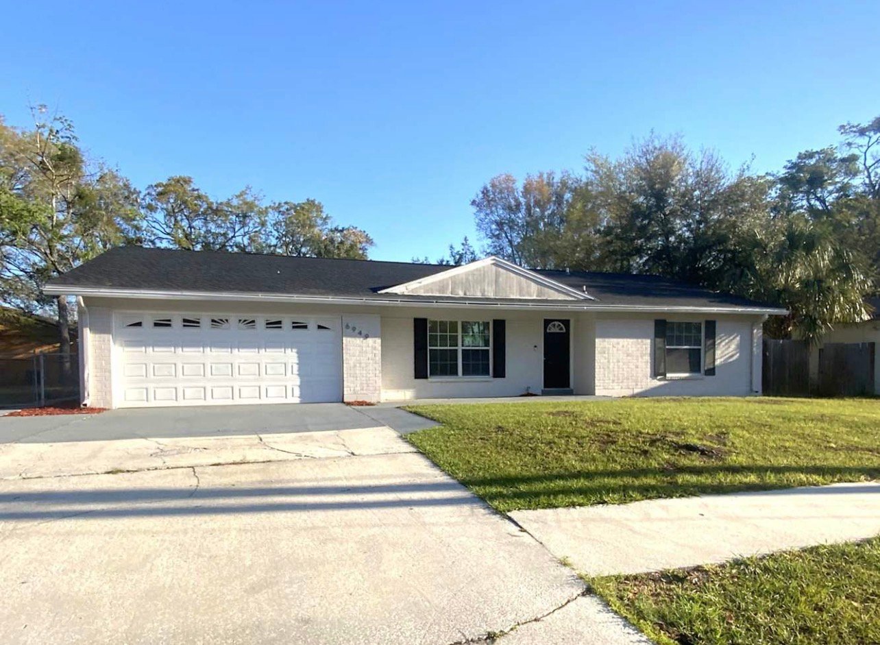 Jacksonville House: 6957 Magdelena Dr