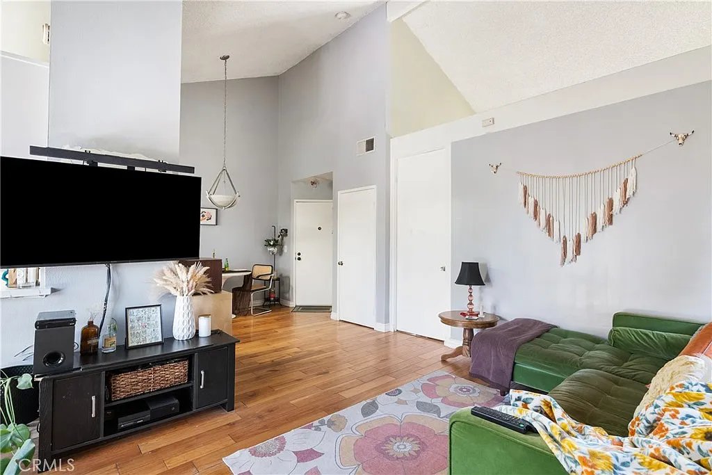 Newport Beach Condo: 260 Cagney Ln,