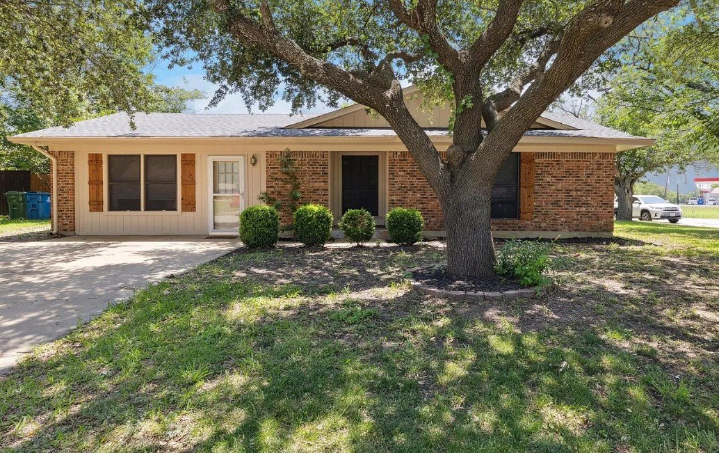 Sanger House: 226 Hillcrest Drive
