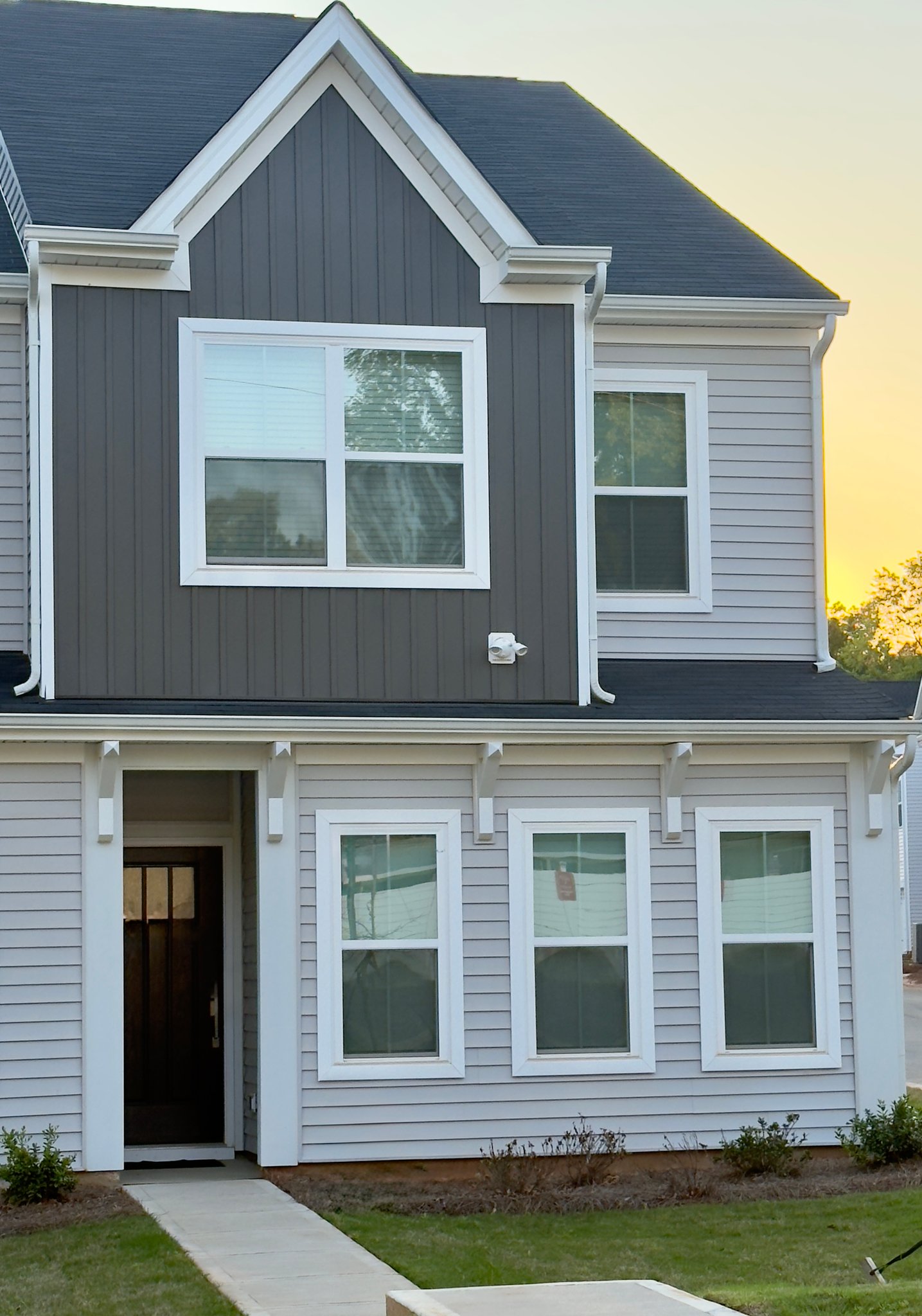 Charlotte Townhome: 2906 Sloan Dr