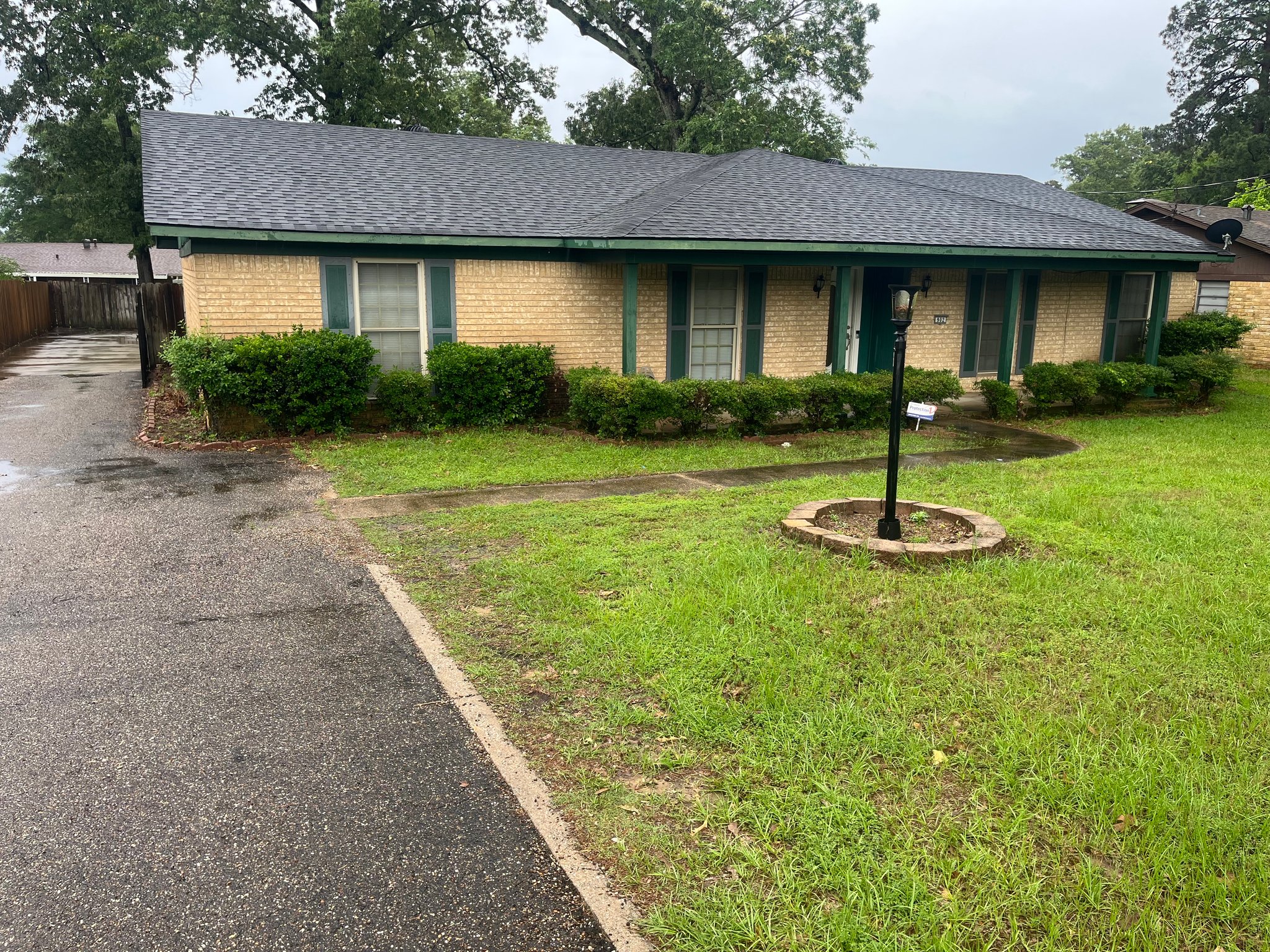 Longview House: 902 Silver Falls