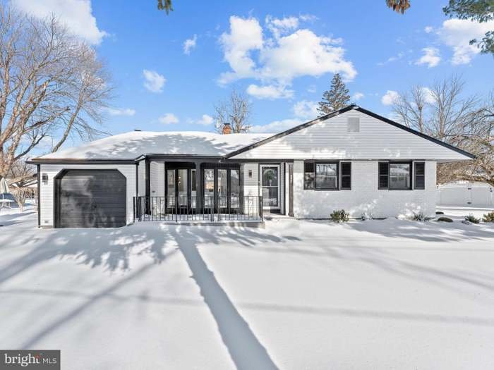 Cherry Hill House: 443 Valley Run Dr