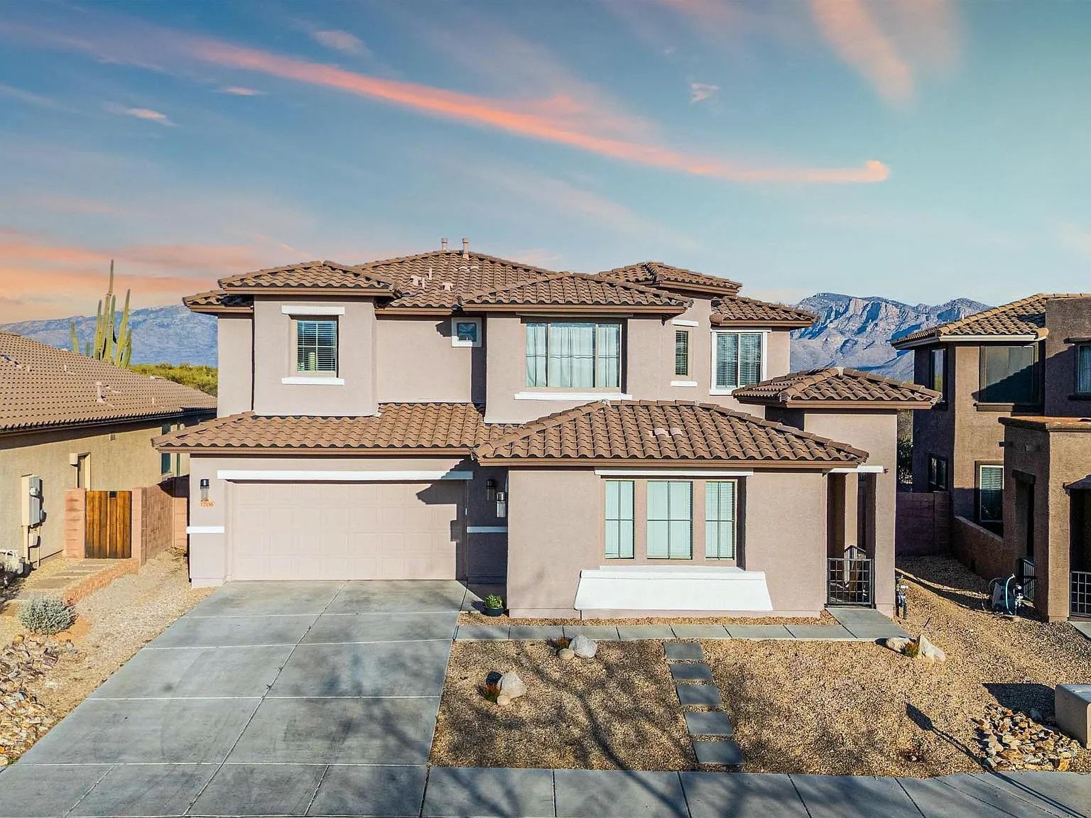 Marana House: 12156 N Quail Feather Blvd