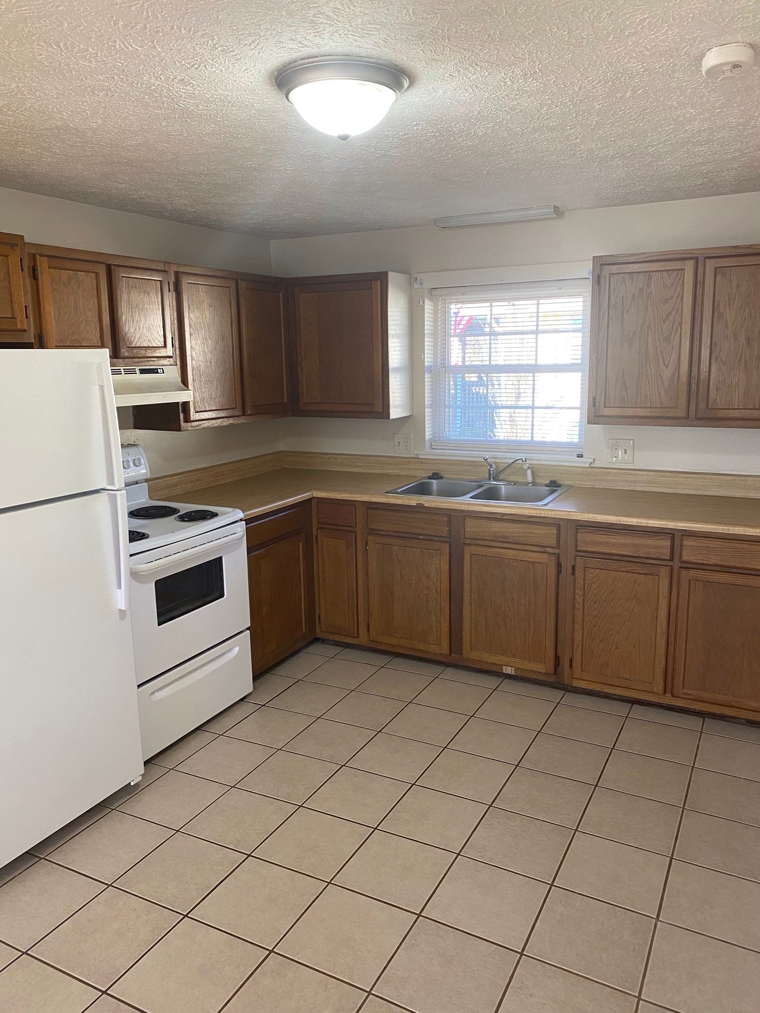 Bristol Apartment: 1212 Golf St