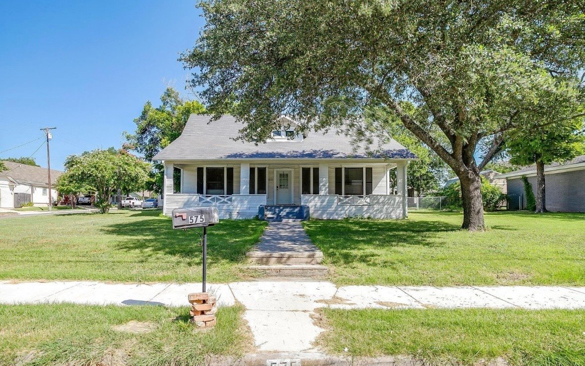 Stephenville House: 575 W Green St
