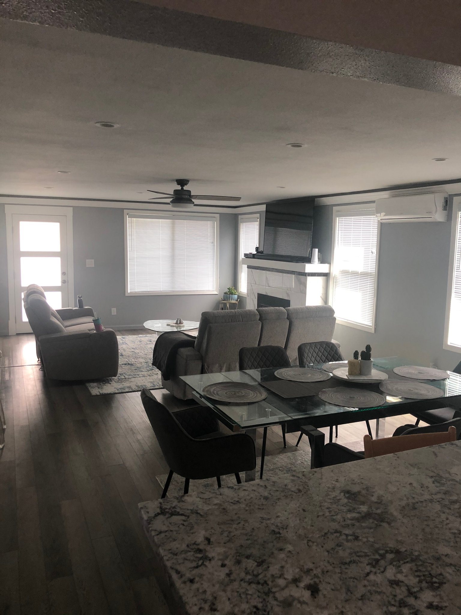 Auburn House: 221 F St SE