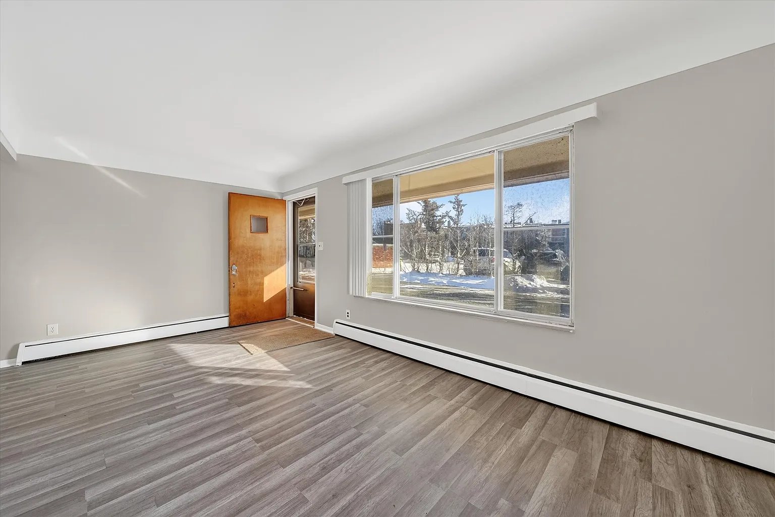 Oxford Apartment: 23 w Burdick Street