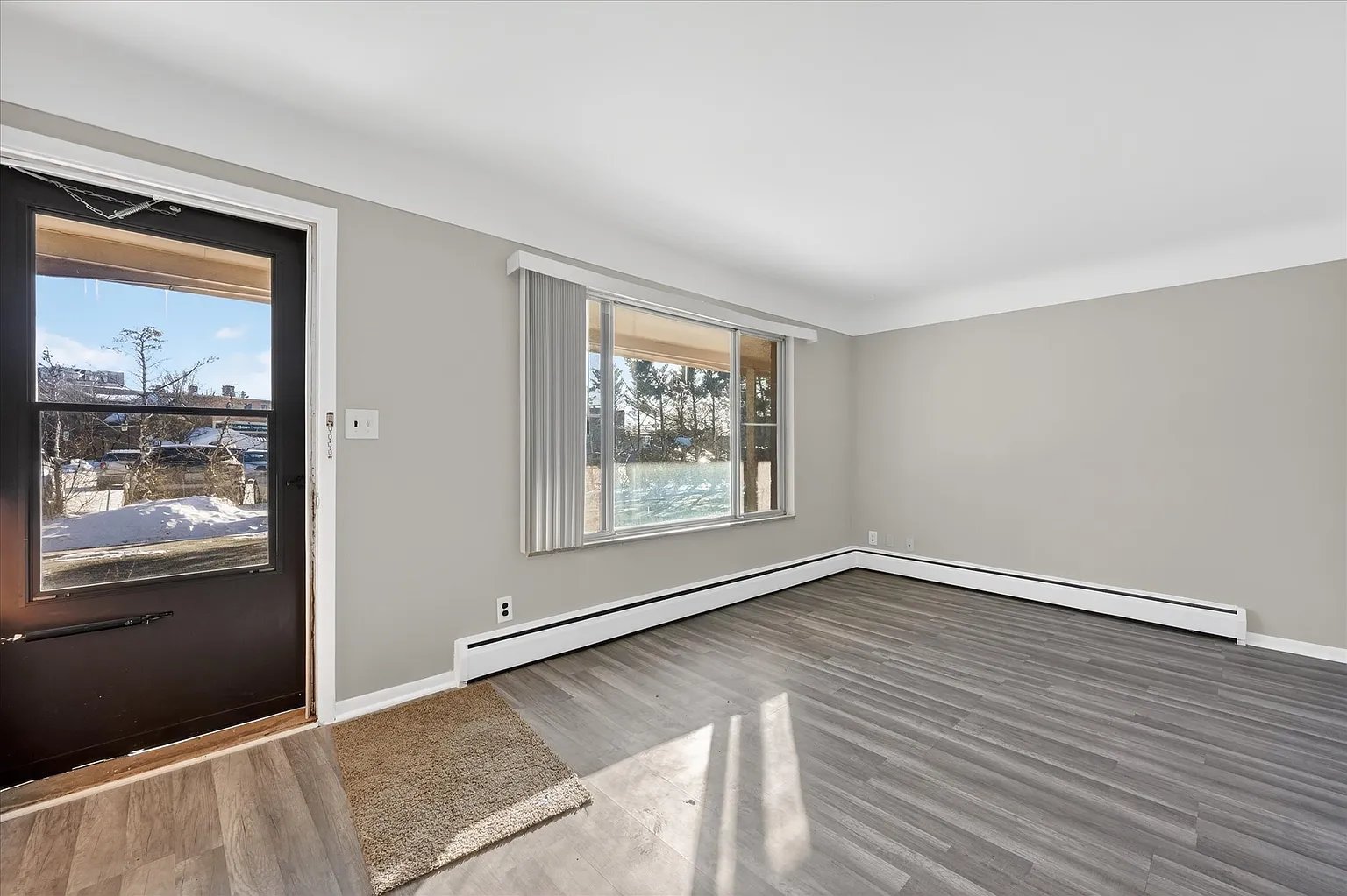 Oxford Apartment: 23 w Burdick Street