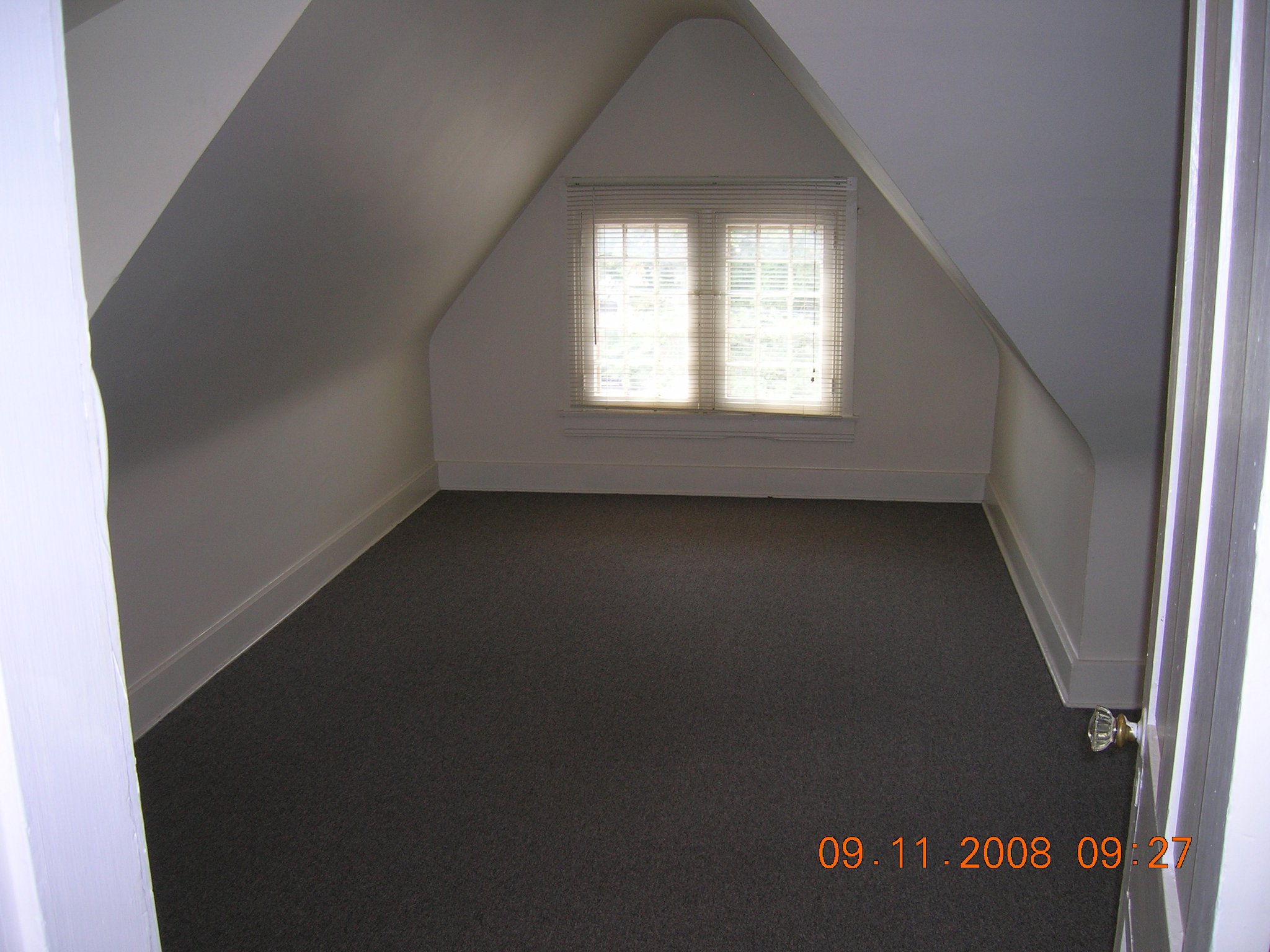 York Apartment: 323 North Hartley Street
