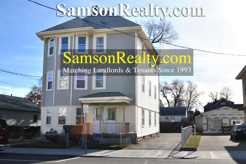 Pawtucket Condo: 792 Mineralspring