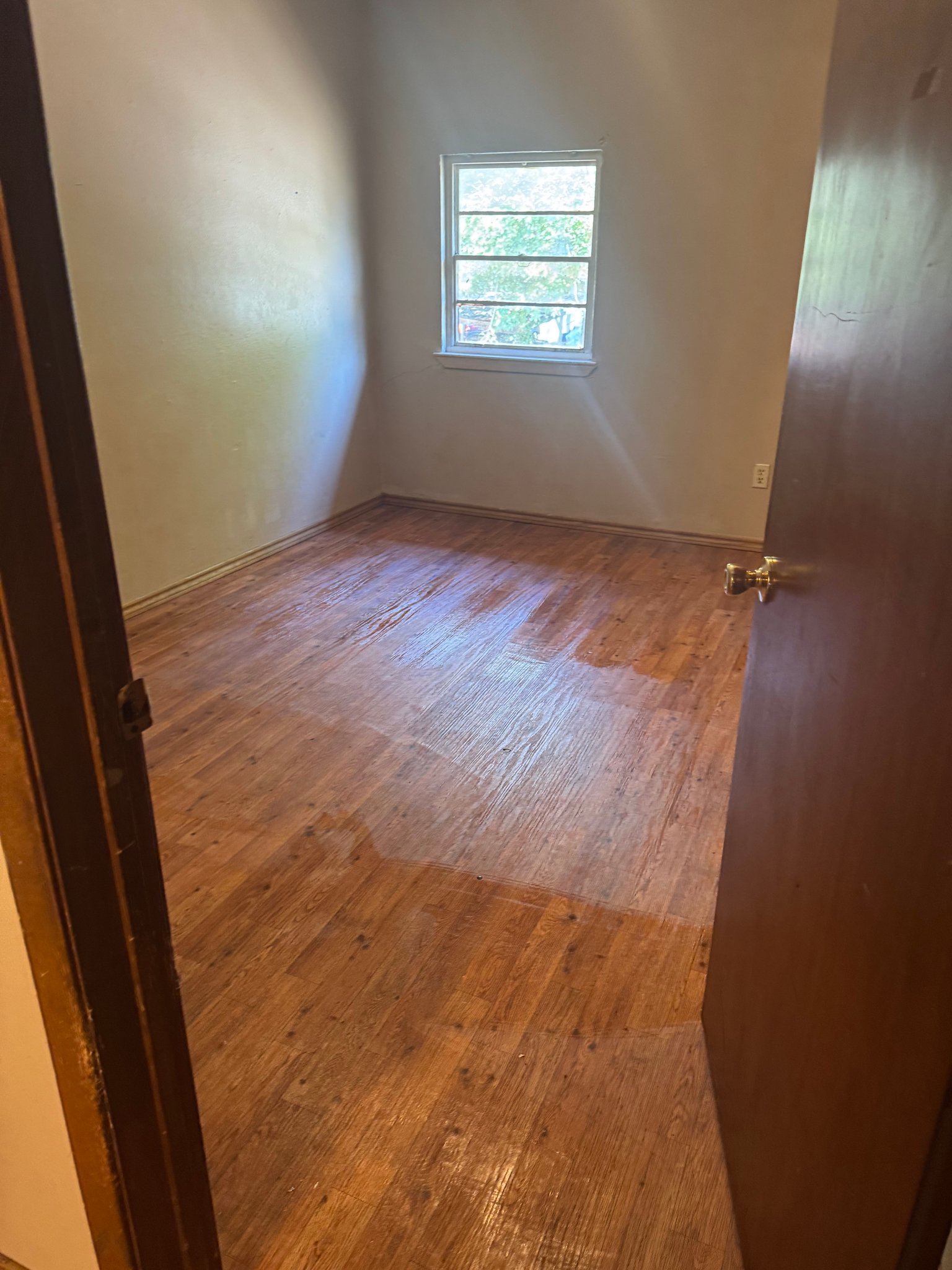 Paris Apartment: 750 bonham st