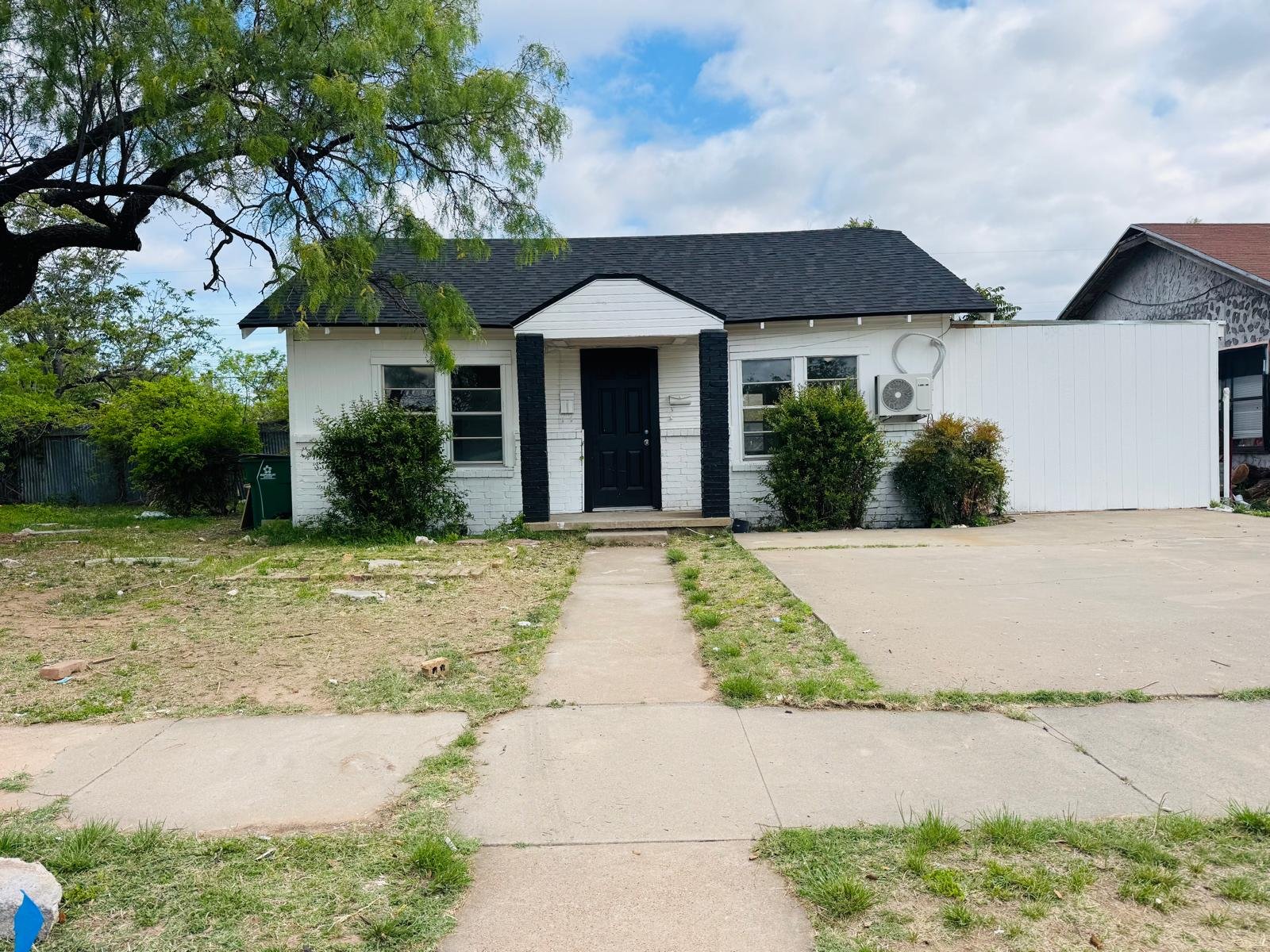 San Angelo House: 66 E Ave G
