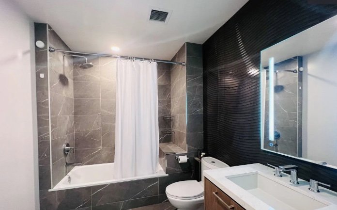 Los Angeles Condo: 400 S Broadway