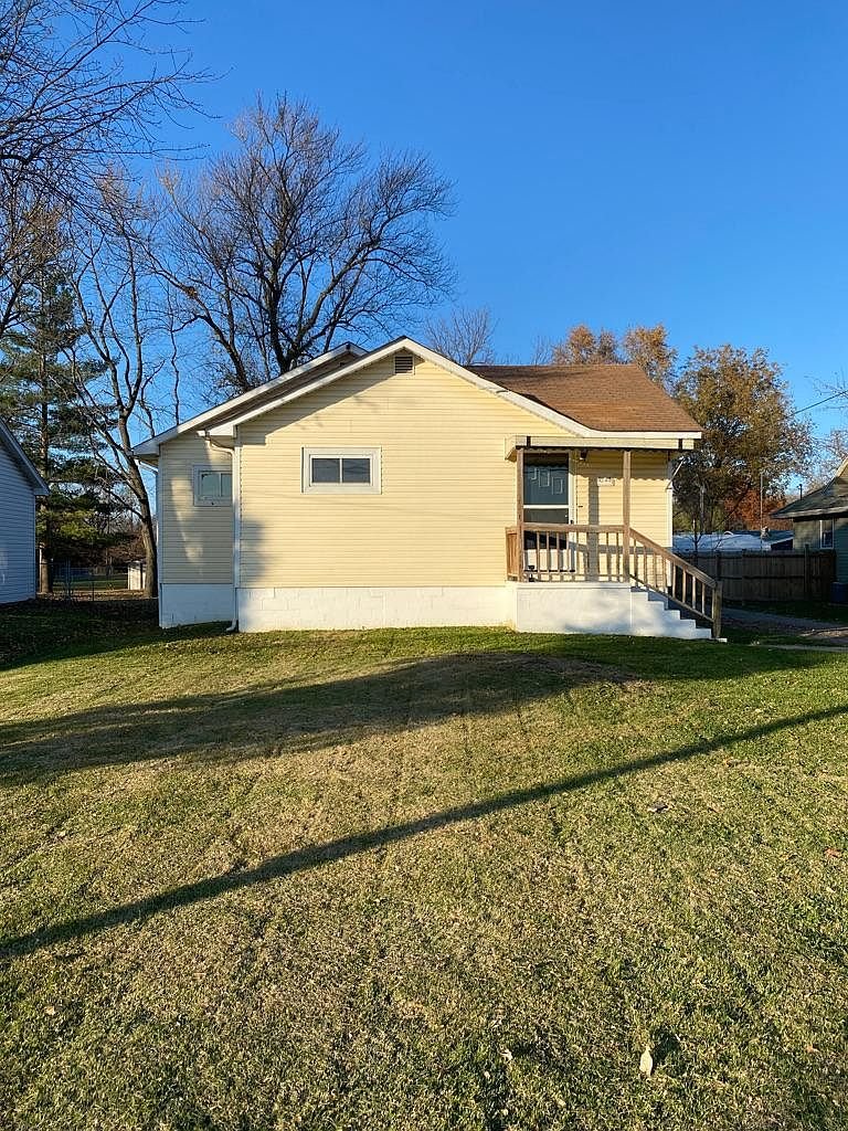 Edwardsville House: 5225 Chain Of Rocks Rd