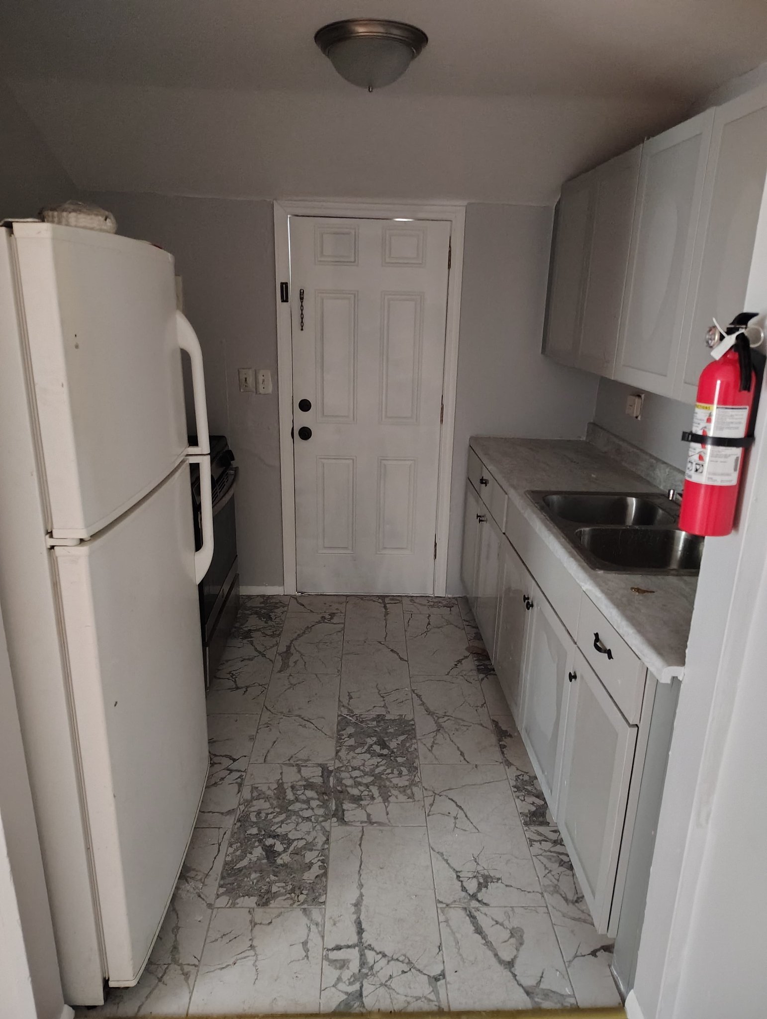 Millville Townhome: 527 sassfrass st