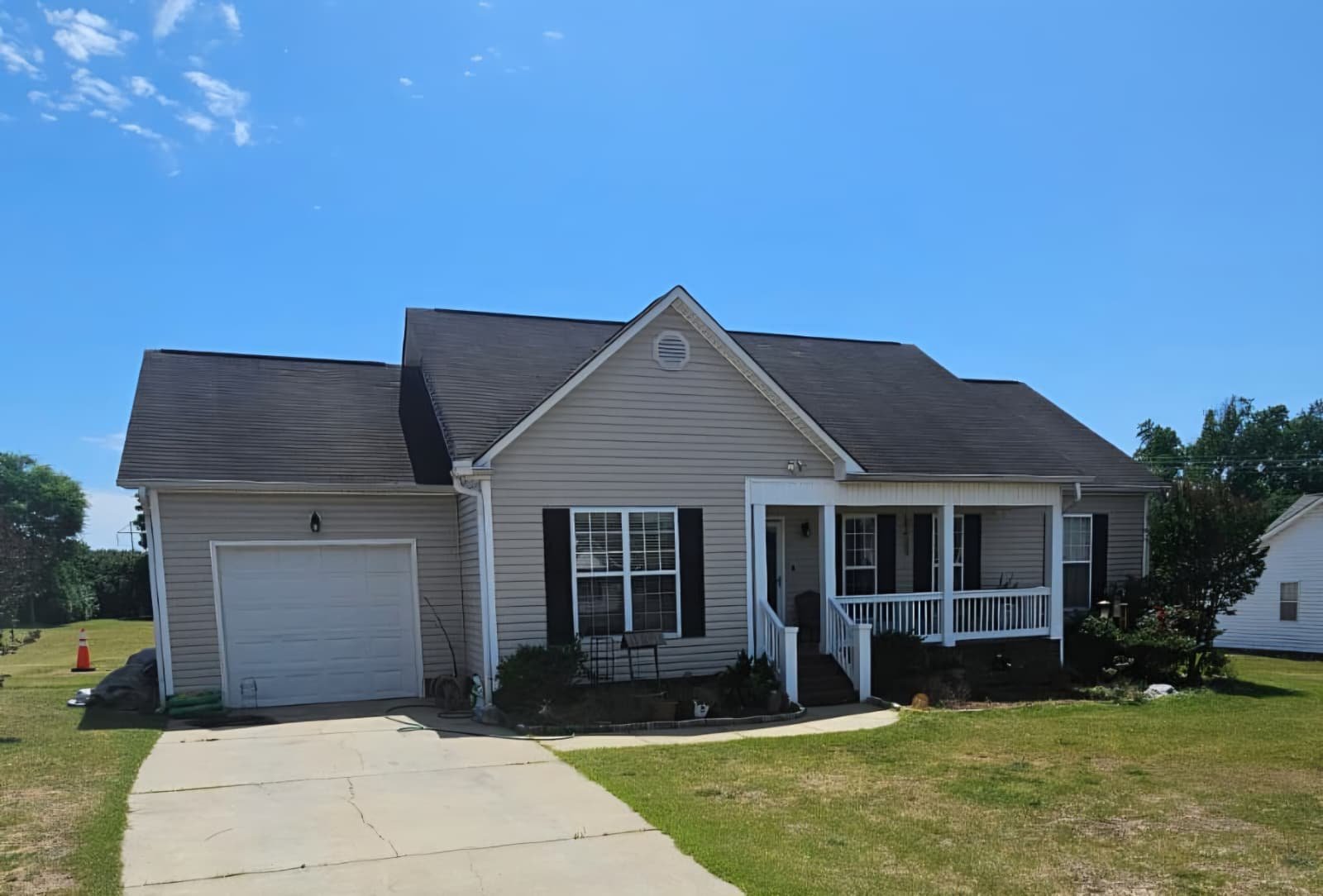 Angier House: 75 Viola Ln