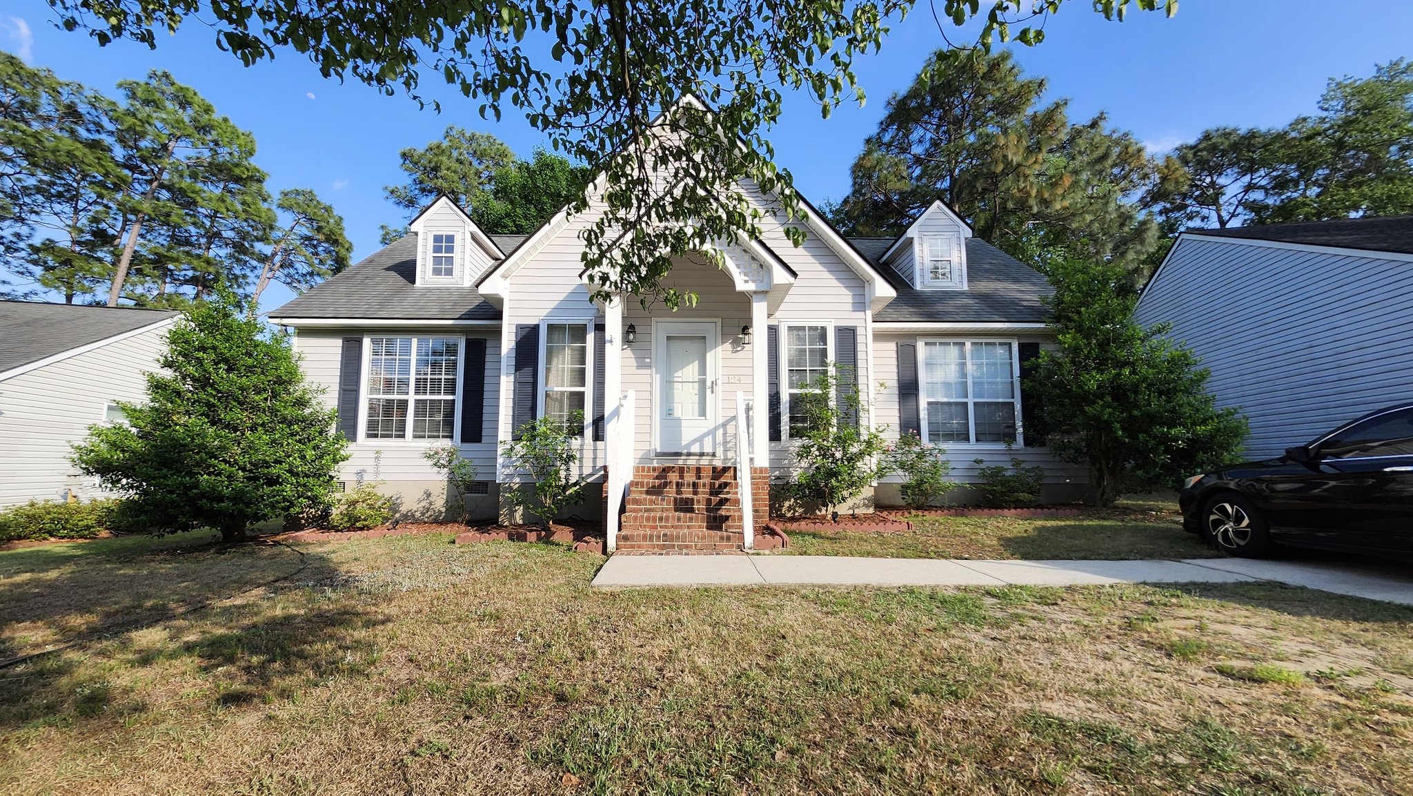 West Columbia House: 124 Stonewood Dr