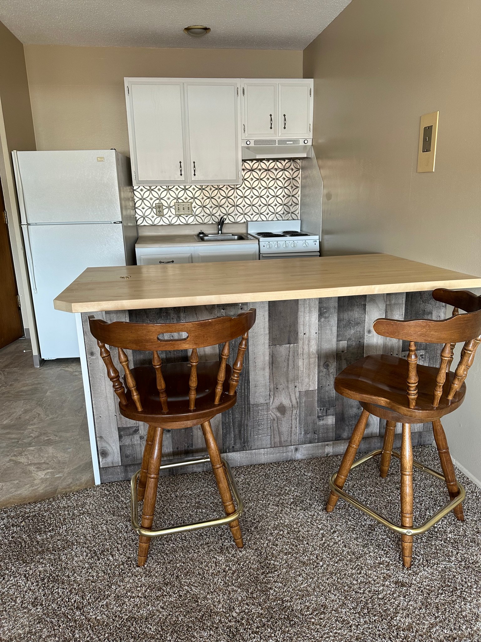 Great Falls Apartment: 110 10th Street So