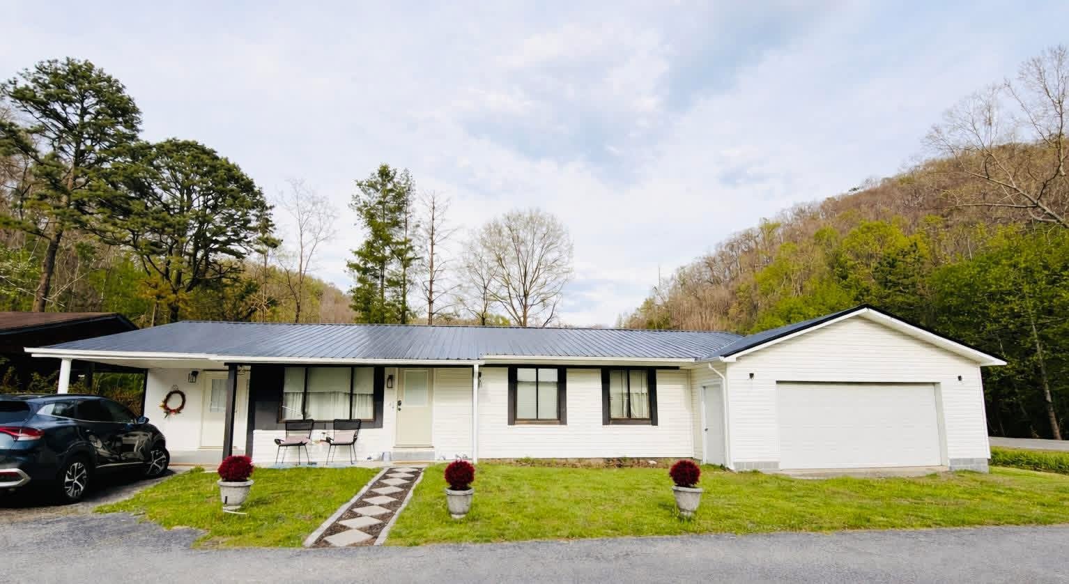 Pikeville House: 10893 Bent Branch Rd