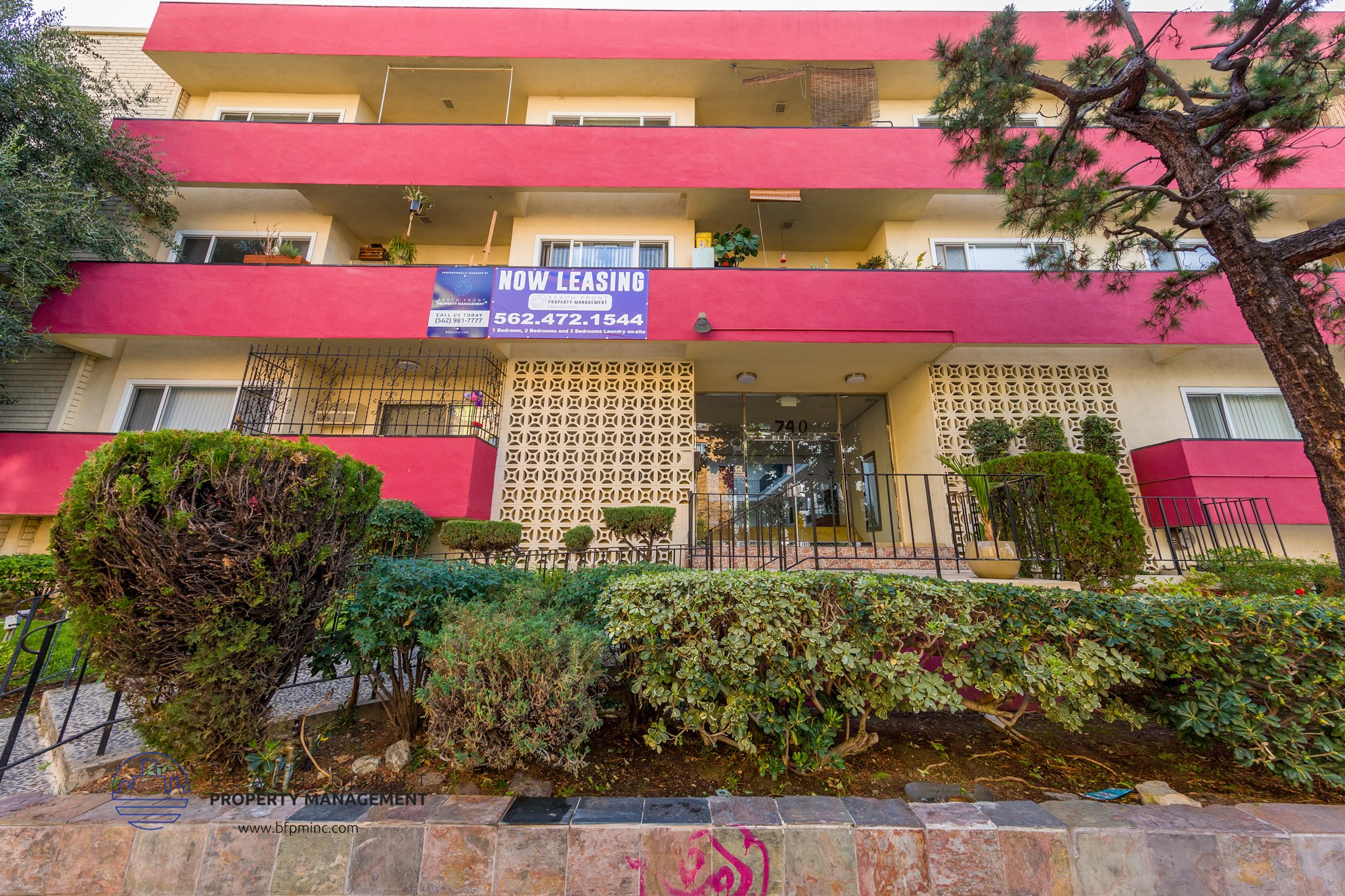 Los Angeles Apartment: 740 s Andrews Pl