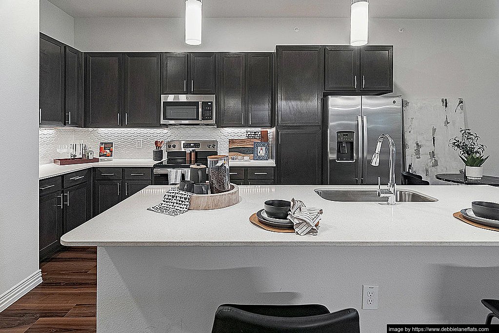 Arlington Townhome: 8150 S Watson Rd