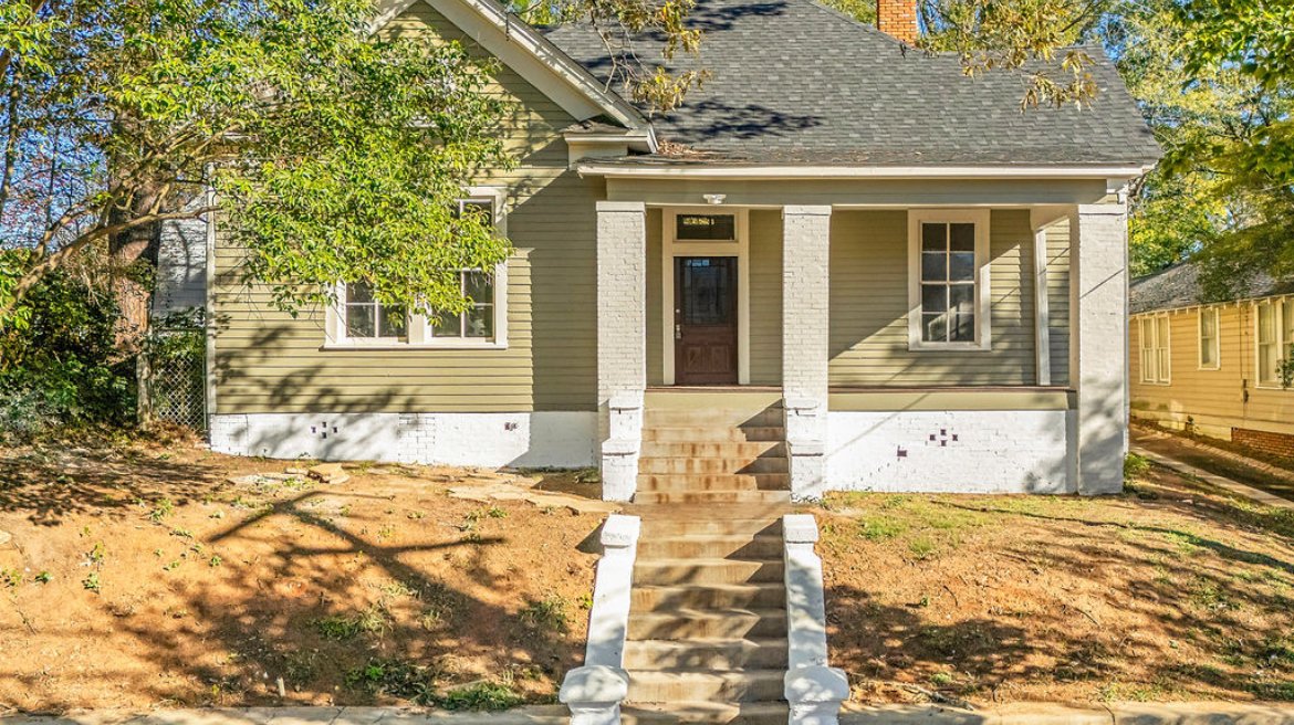 Montgomery House: 1163 S McDonough St