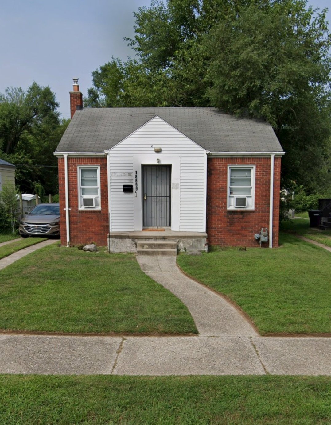 Detroit House: 18699 Shaftsbury