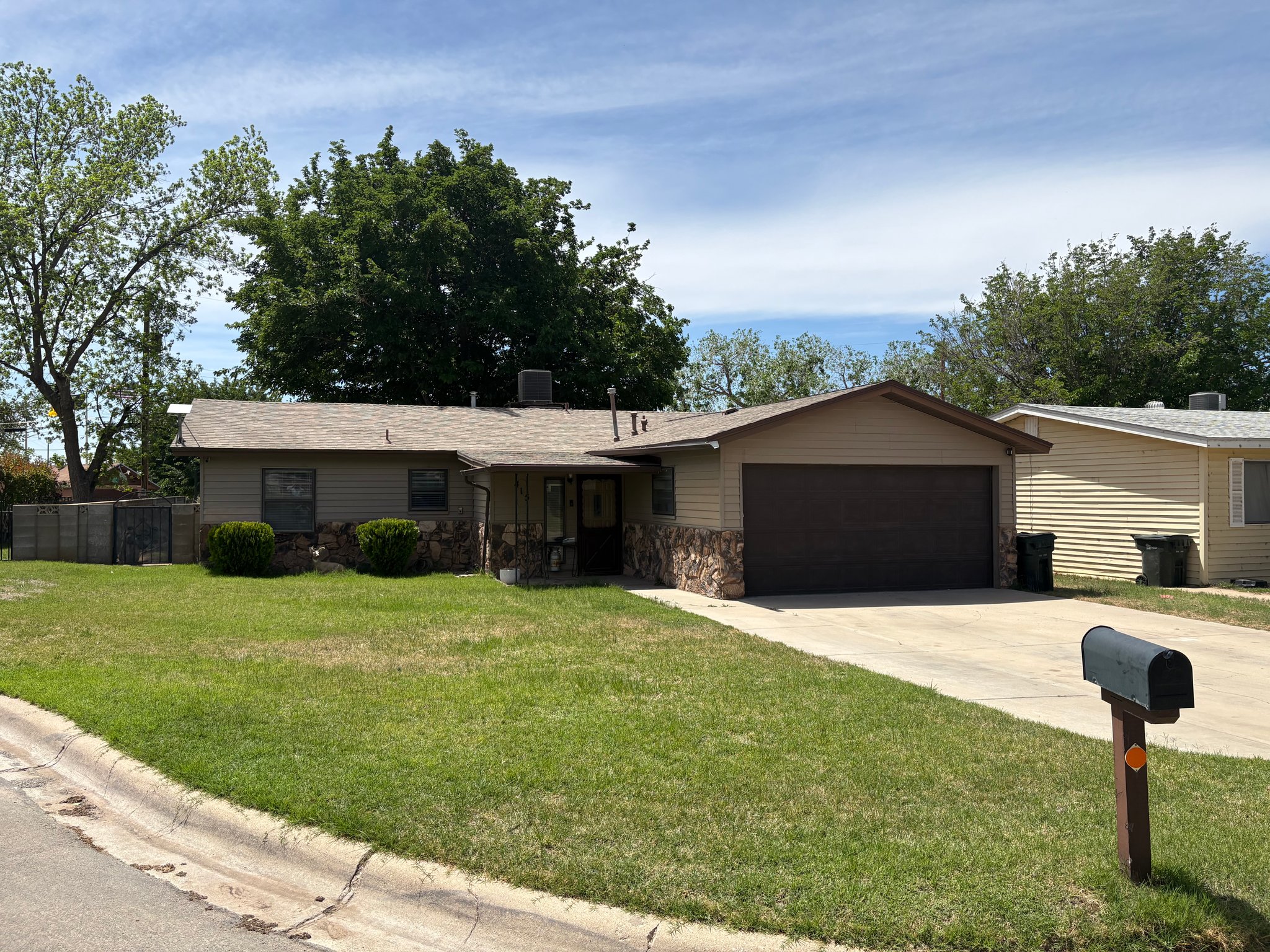 Carlsbad House: 415 Juanita St