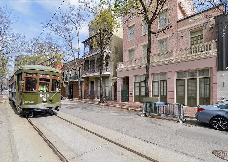 new orleans Apartment: 828 Saint Charles Ave
