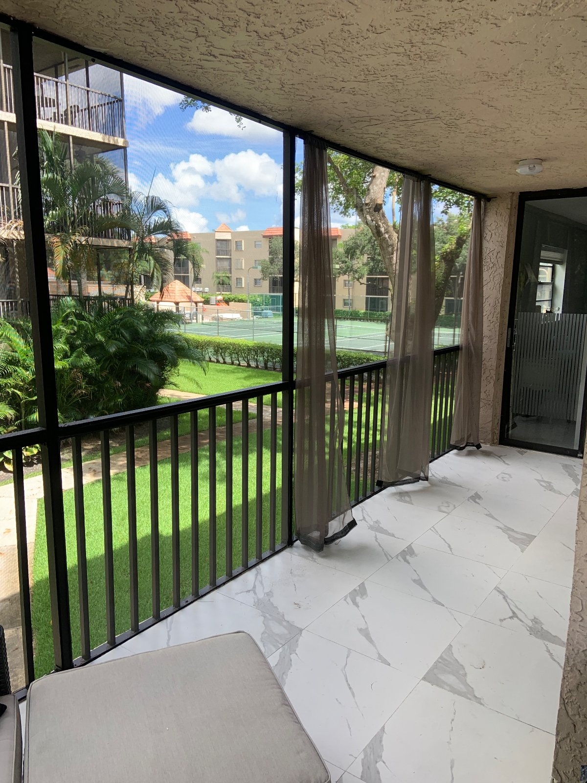 Plantation Condo: 10451 W. Broward Blvd.